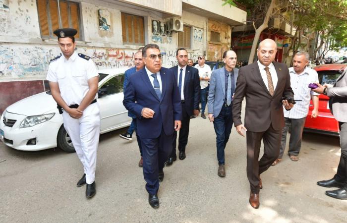 محافظ
      الدقهلية
      يتفقد
      لجان
      امتحانات
      الثانوية
      العامة
      ويؤكد
      على
      توفير
      كافة
      سبل
      الرعاية
      للطلاب