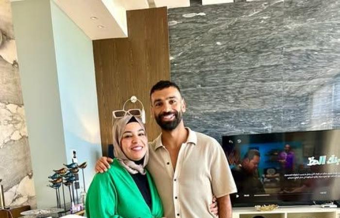شقيقة
      محمد
      صلاح
      تهنئه
      بعيد
      ميلاده:
      «ربنا
      يحميك
      ويخليك
      لينا»