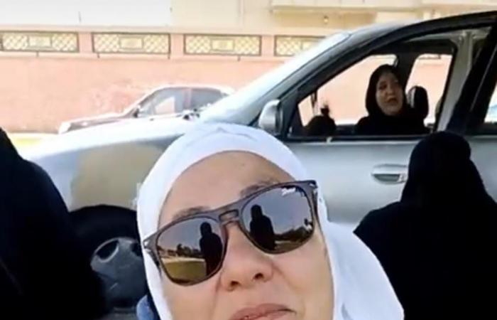في
أول
أيام
الثانوية
العامة..
أم
طالبة
"متلازمه
داون"
بالإسماعيلية:
"راضية
ومبسوطة..
كفاية
إنها
بتقرأ
وبتكتب
ربنا
مش
هيضيع
تعبي"