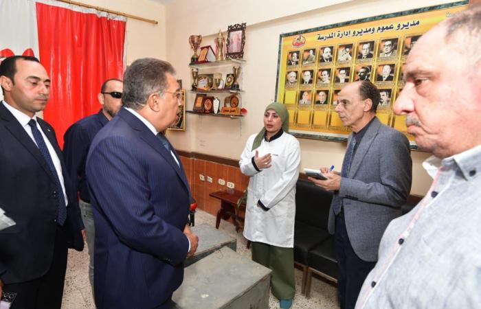 محافظ
      الدقهلية
      يتفقد
      لجان
      امتحانات
      الثانوية
      العامة
      ويؤكد
      على
      توفير
      كافة
      سبل
      الرعاية
      للطلاب