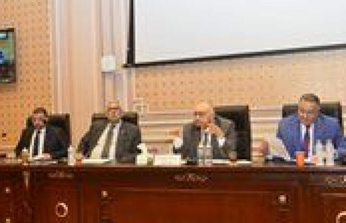 نقل
      النواب
      تناقش
      طلبات
      إحاطة
      في
      قطاعى
      الطرق
      والسكة
      الحديد..
      وقرقر
      يطالب
      بسرعة
      تنفيذ
      التوصيات