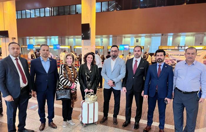 إلهام
      شاهين
      توجه
      الشكر
      لدولة
      العراق:
      شعرنا
      بأننا
      بين
      أهلنا
      وإخواتنا