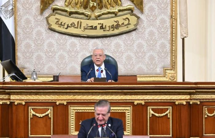 وزير
      المالية
      ردًا
      على
      ملاحظات
      النواب
      بمناقشات
      الموازنة:
      زيادة
      الإيرادات
      الضريبية
      ليس
      معناها
      فرض
      ضرائب
      جديدة