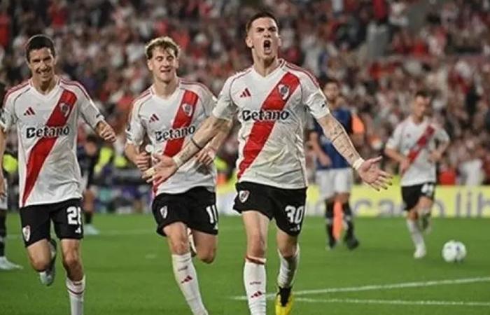 مشاهدة
      مباراة
      ريفربليت
      وأوراوا
      ريد
      دايموندز
      في
      كأس
      العالم
      للأندية..
      بث
      مباشر
      الآن