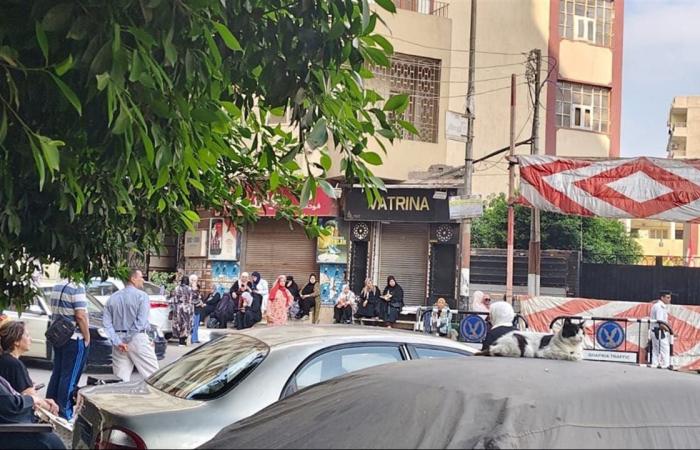 طلاب
      الثانوية
      بالغربية:
      "الفرنساوي"
      خارج
      المجموع..
      والأجواء
      مطمئنة
      قبل
      اللجان