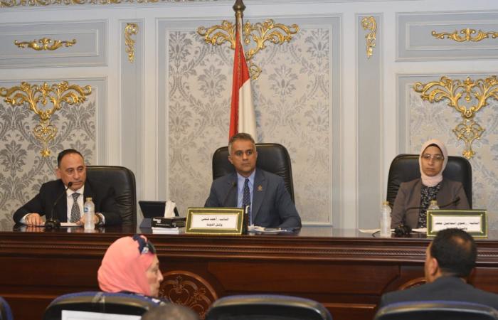 تضامن
      البرلمان
      تناقش
      طلب
      النائب
      محمد
      زين
      الدين
      بشأن
      مشكلات
      تكافل
      وكرامة..
      وتوصي
      بالتنسيق
      مع
      جهاز
      المشروعات
      الصغيرة