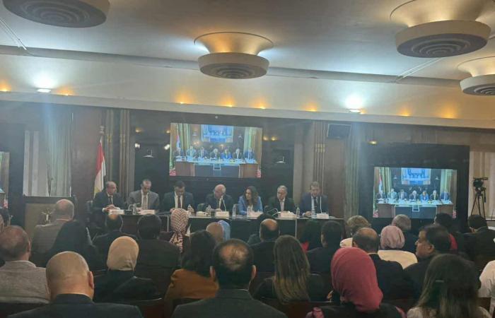 الوزير
      محمود
      فوزي:
      7
      سنوات
      فترة
      كافية
      لإخلاء
      شقق
      الإيجار
      القديم..
      والجميع
      رابح
      في
      مشروع
      القانون
      الجديد