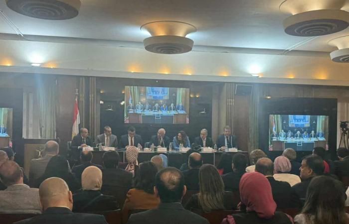 الوزير
      محمود
      فوزي:
      7
      سنوات
      فترة
      كافية
      لإخلاء
      شقق
      الإيجار
      القديم..
      والجميع
      رابح
      في
      مشروع
      القانون
      الجديد