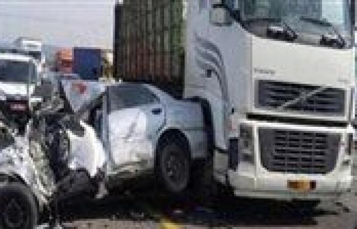 بالأسماء..
      مصرع
      3
      عمال
      وإصابة
      15
      آخرين
      إثر
      حادث
      تصادم
      في
      البحيرة