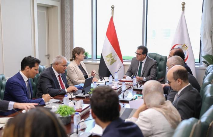 وزير
      الصحة
      يستقبل
      المنسق
      المقيم
      للأمم
      المتحدة
      بمصر
      والمدير
      الإقليمي
      لمنظمة
      الأغذية
      والزراعة
      (الفاو)
      لبحث
      الخطط
      المستقبلية