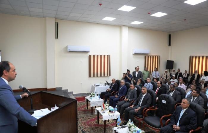 محافظ
      أسوان
      ومدير
      صندوق
      مكافحة
      وعلاج
      الإدمان
      والتعاطي
      يتفقدان
      مركز
      العزيمة