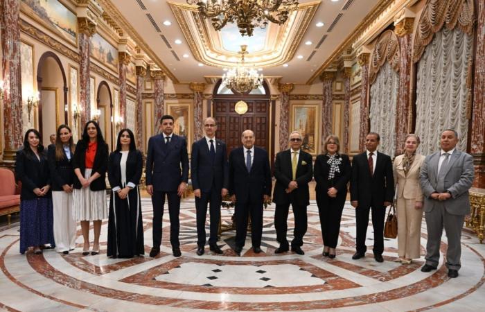 رئيس
      الشيوخ
      يستقبل
      رئيس
      وزراء
      صربيا«صور»