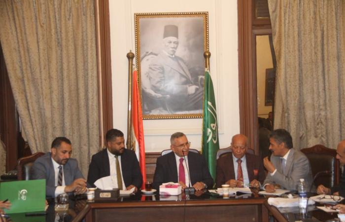 رئيس
      الوفد
      يطالب
      بتعديل
      نص
      المادة
      40و41من
      قانون
      العمل
      الجديد