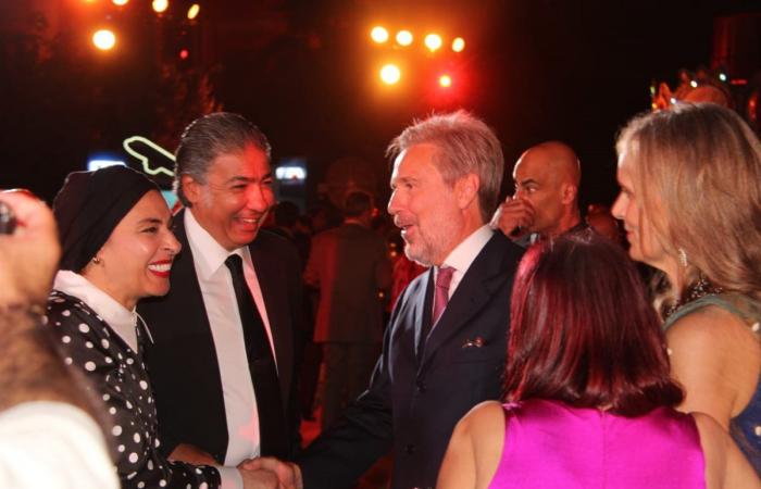 في
      أجواء
      رسمية..
      القنصلية
      الإيطالية
      تحتفل
      بيومها
      الوطني
      وتشيد
      بعلاقاتها
      مع
      مصر