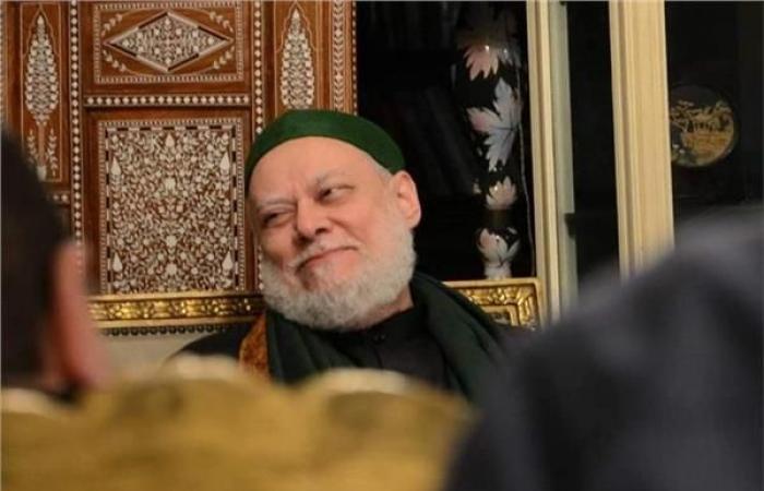 الشيخ
      علي
      جمعة..
      حب
      عمره
      45
      عامًا
      لا
      يعرف
      الفتور