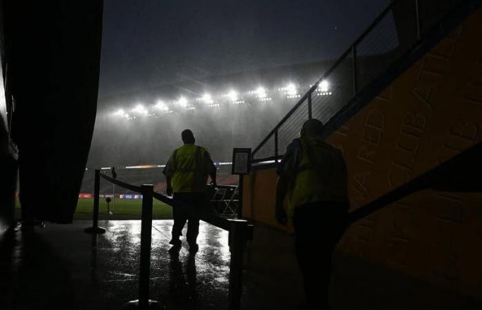 إيقاف
      مباراة
      ريد
      بول
      سالزبورج
      وباتشوكا
      في
      كأس
      العالم
      للأندية
      بسبب
      عاصفة
      رعدية
      قوية