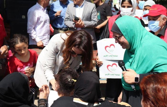 نائب
      محافظ
      الجيزة
      تشهد
      توزيع
      1000
      كرتونة
      مواد
      غذائية
      على
      الأسر
      الأولى
      بالرعاية
      بإمبابة
      والمنيرة
      الغربية