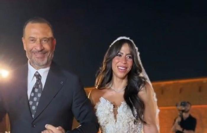 صور
      حفل
      زفاف
      ماهيتاب
      ابنة
      الفنان
      ماجد
      المصري