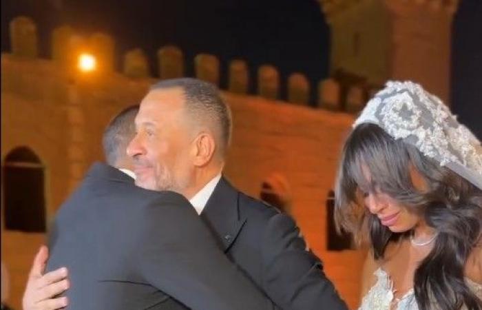 صور
      حفل
      زفاف
      ماهيتاب
      ابنة
      الفنان
      ماجد
      المصري