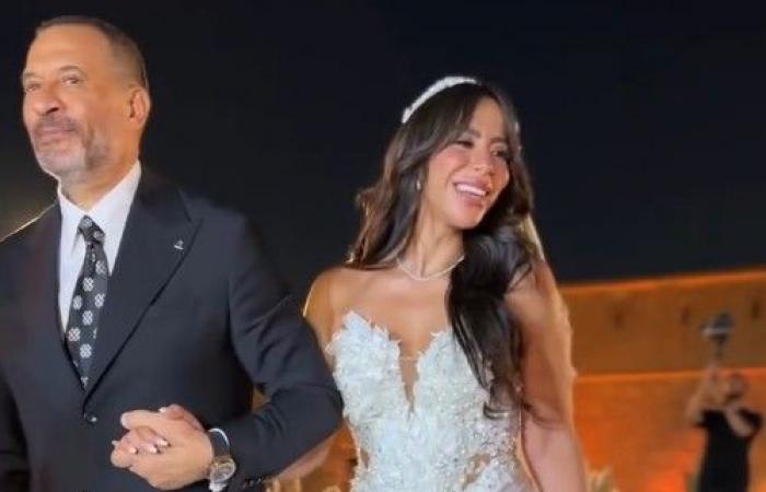 صور
      حفل
      زفاف
      ماهيتاب
      ابنة
      الفنان
      ماجد
      المصري