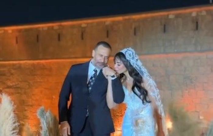 صور
      حفل
      زفاف
      ماهيتاب
      ابنة
      الفنان
      ماجد
      المصري