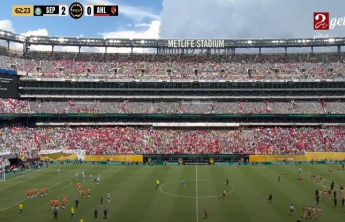 كأس
      العالم
      للأندية:
      إيقاف
      مباراة
      الأهلي
      وبالميراس
      البرازيلي
      بسبب
      ارتفاع
      درجة
      الحرارة
