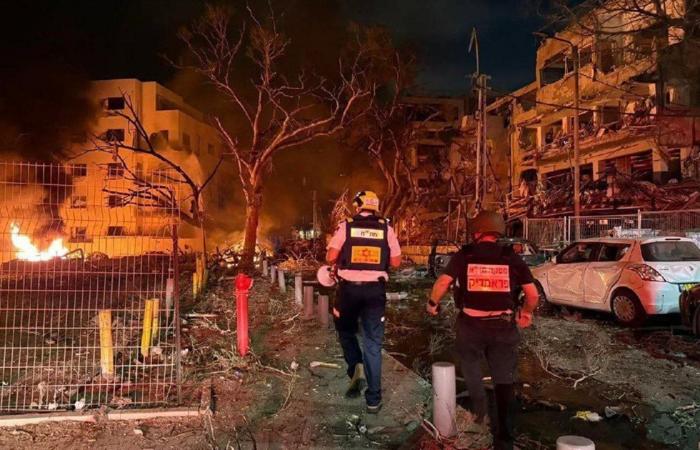 إصابة
      5
      وإغلاق
      محطة
      القطارات
      بعد
      القصف
      الإيراني
      على
      بئر
      السبع