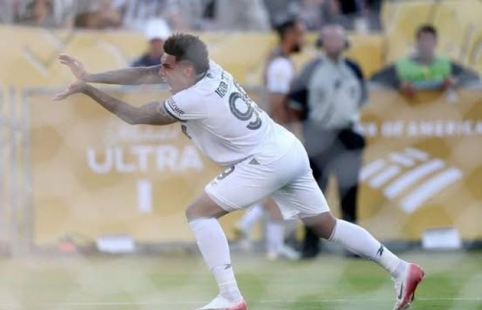 بوتافوجو
      البرازيلي
      ينتصر
      على
      باريس
      سان
      جيرمان
      الفرنسي
      (0/1)
      في
      كأس
      العالم
      للأندية