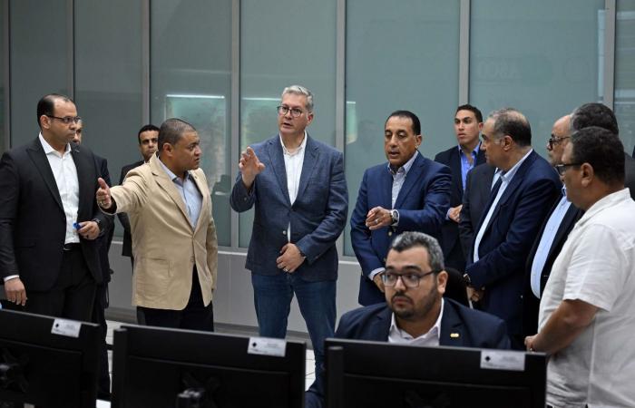 رئيس
      الوزراء
      يتابع
      من
      مركز
      التحكم
      جاهزية
      الشبكة
      القومية
      للغاز
      وتأمين
      الإمدادات..
      صور