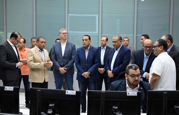 رئيس
      الوزراء
      يتابع
      من
      مركز
      التحكم
      جاهزية
      الشبكة
      القومية
      للغاز
      وتأمين
      الإمدادات..
      صور