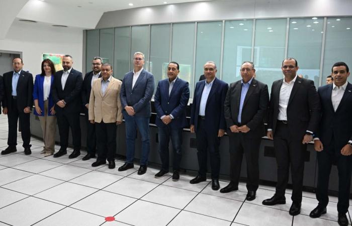 رئيس
      الوزراء
      يتابع
      من
      مركز
      التحكم
      جاهزية
      الشبكة
      القومية
      للغاز
      وتأمين
      الإمدادات..
      صور