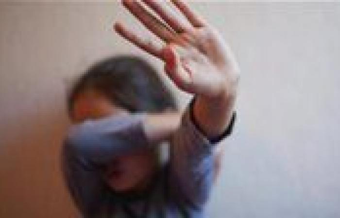 استدرجها
      بقطة
      حلوى..
      تحيا
      مصر
      ينشر
      أقوال
      شهود
      الإثبات
      في
      واقعة
      هتك
      عرض
      طفلة
      بمدارس
      فضل
      للغات
      الجيزة