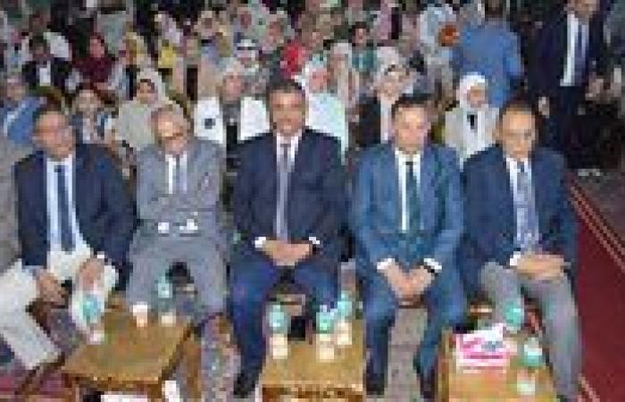 تحت
شعار
"معًا
نحو
مستقبل
دوائي
ذكي
ومستدام"..
سكرتير
عام
مساعد
محافظة
المنوفية
يشهد
فعاليات
المؤتمر
القومي
العلمي
الأول
للصيدلة