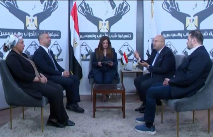 التنسيقية
      تعقد
      صالونًا
      حول
      مرور
      7
      سنوات
      على
      تأسيسها..أحمد
      بهاء
      شلبي:
      قصة
      نجاح
      ملهمة..
      والشرقاوي:
      حاضنة
      للشباب
      السياسي
      ولها
      دور
      فى
      تأهيلهم
      سياسيًا