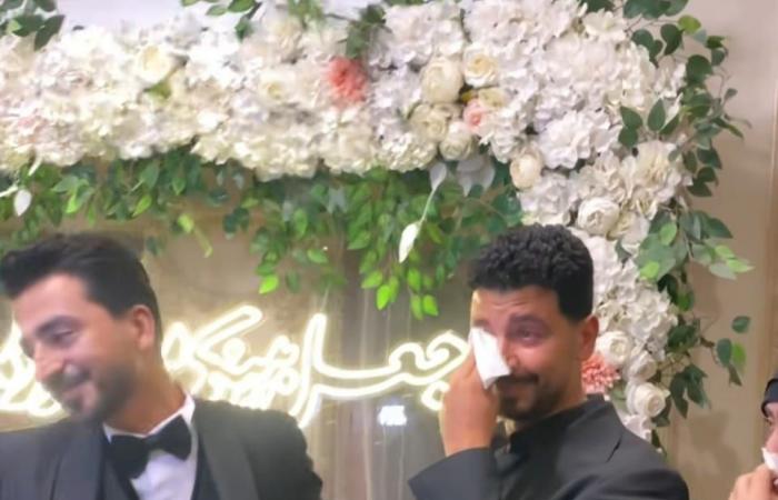 محمد
      أنور
      يبكي
      في
      كتب
      كتاب
      شقيقه:
      كنت
      فاكر
      أني
      هعيط
      في
      فرح
      بناتي
      بس
