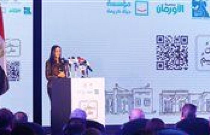 وزيرة
      التضامن
      تقود
      حملة
      تبرعات
      لمبادرة
      «سكن
      كريم
      من
      أجل
      حياة
      كريمة»..
      وتنجح
      في
      جمع
      377
      مليون
      جنيه