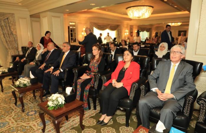 محافظ
      الجيزة
      يفتتح
      معرض
      التراث
      والحرف
      اليدوية
      بمشاركة
      60
      عارضًا
