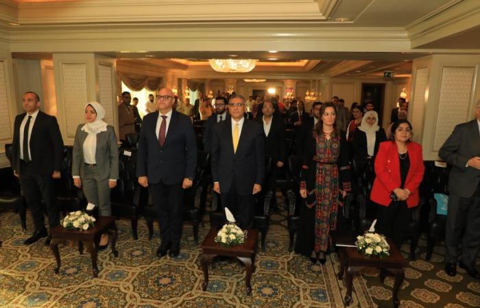 محافظ
      الجيزة
      يفتتح
      معرض
      التراث
      والحرف
      اليدوية
      بمشاركة
      60
      عارضًا