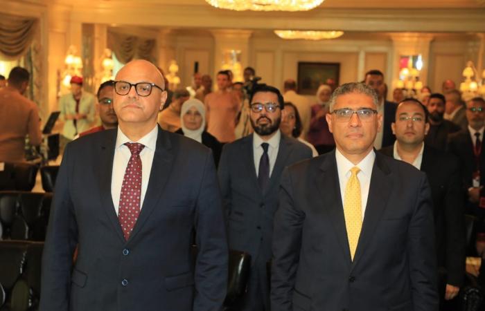 محافظ
      الجيزة
      يفتتح
      معرض
      التراث
      والحرف
      اليدوية
      بمشاركة
      60
      عارضًا