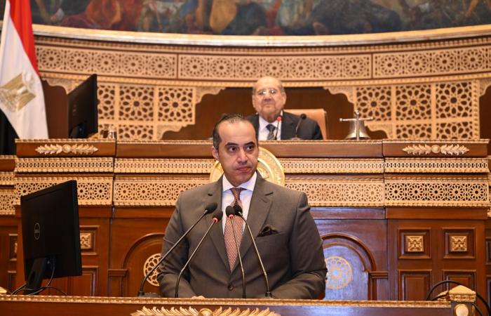 الوزير
      محمود
      فوزى:
      «من
      الإنصاف
      القول
      إن
      مجلس
      الشيوخ
      جاء
      بالنجاحات
      التي
      أسهمت
      بشكل
      فعال
      في
      دعم
      المسار
      التشريعي
      بمصر
      »