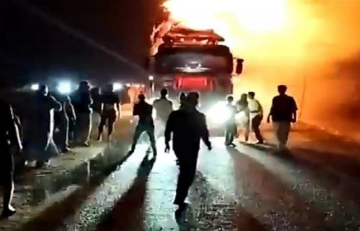 السيطرة
      على
      حريق
      سيارة
      نقل
      محمّلة
      بالتبن
      إثر
      ماس
      كهربائى
      بطامية
      فى
      الفيوم