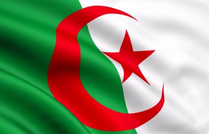 زيادة
      رواتب
      العسكريين
      والمتقاعدين
      في
      الجزائر
      لشهر
      يوليو
      2025..
      إعلان
      رسمي
      معتمد