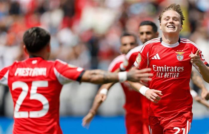 بنفيكا
      يتغلب
      على
      بايرن
      ويحجز
      مقعدًا
      فى
      ثمن
      نهائى
      كأس
      العالم
      للأندية