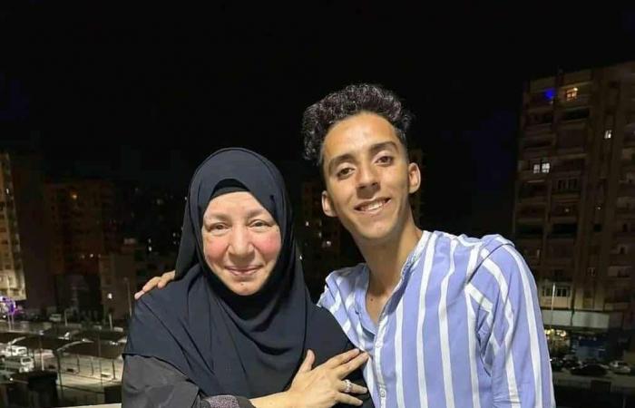 عمتي
      حبيبتي..
      ظهور
      نادر
      لـ
      عبلة
      كامل
      يثير
      الجدل|
      ما
      القصة