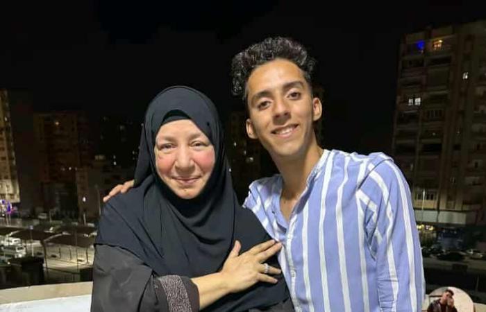 عمتي
      حبيبتي..
      ظهور
      نادر
      لـ
      عبلة
      كامل
      يثير
      الجدل|
      ما
      القصة