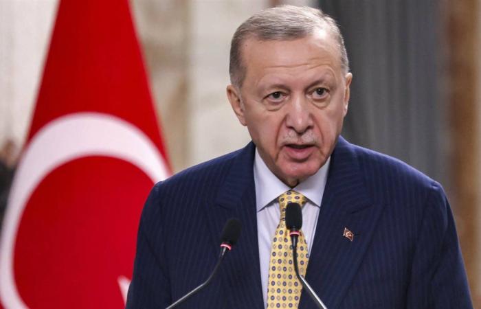 أردوغان
      يبحث
      العلاقات
      الثنائية
      والقضايا
      الإقليمية
      مع
      ترامب