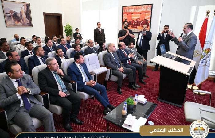 المستشار
      محمود
      فوزي
      خلال
      لقاء
      وزير
      الشباب
      وأعضاء
      كيانات
      شبابية:
      الدولة
      المصرية
      بقيادة
      الرئيس
      تولي
      اهتمامًا
      بالغًا
      بملف
      تمكين
      الشباب
      وتنمية
      مهاراتهم