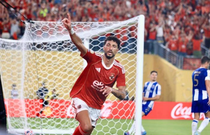 دخل
      التاريخ
      من
      أوسع
      أبوابه..
      وسام
      أبو
      علي
      ضمن
      قائمة
      نجوم
      كأس
      العالم
      للأندية