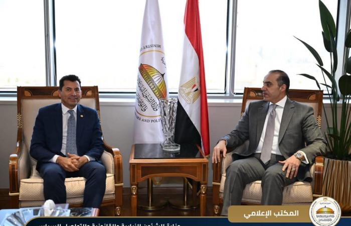 المستشار
      محمود
      فوزي
      خلال
      لقاء
      وزير
      الشباب
      وأعضاء
      كيانات
      شبابية:
      الدولة
      المصرية
      بقيادة
      الرئيس
      تولي
      اهتمامًا
      بالغًا
      بملف
      تمكين
      الشباب
      وتنمية
      مهاراتهم
