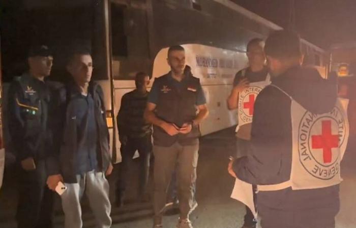 عاجل..
      الحكومة
      الإسرائيلية
      تصادق
      على
      قائمة
      احتياطية
      للإفراج
      عن
      أسرى
      من
      غزة